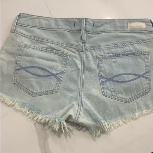 Cut off jean shorts - Picture 2 of 4